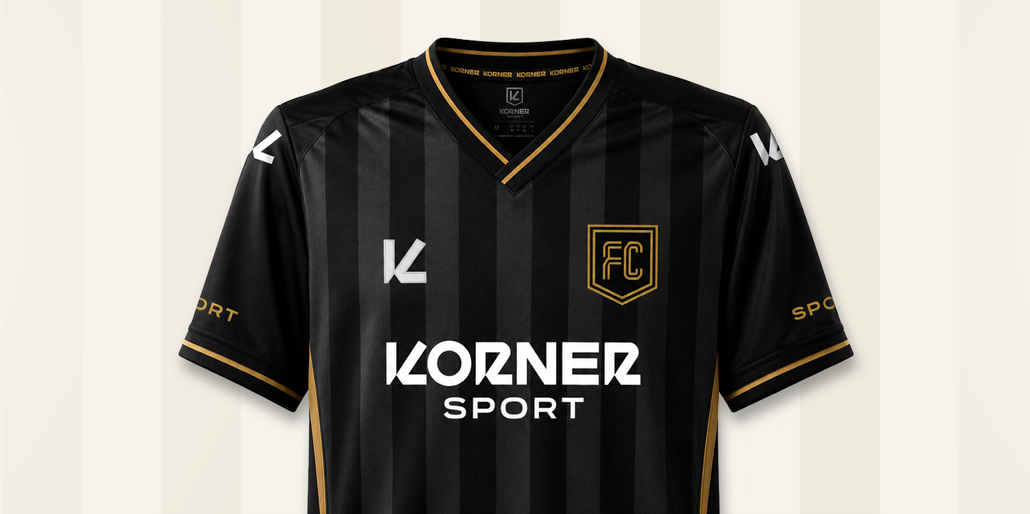 Camiseta Korner Sport colgada en vestuario